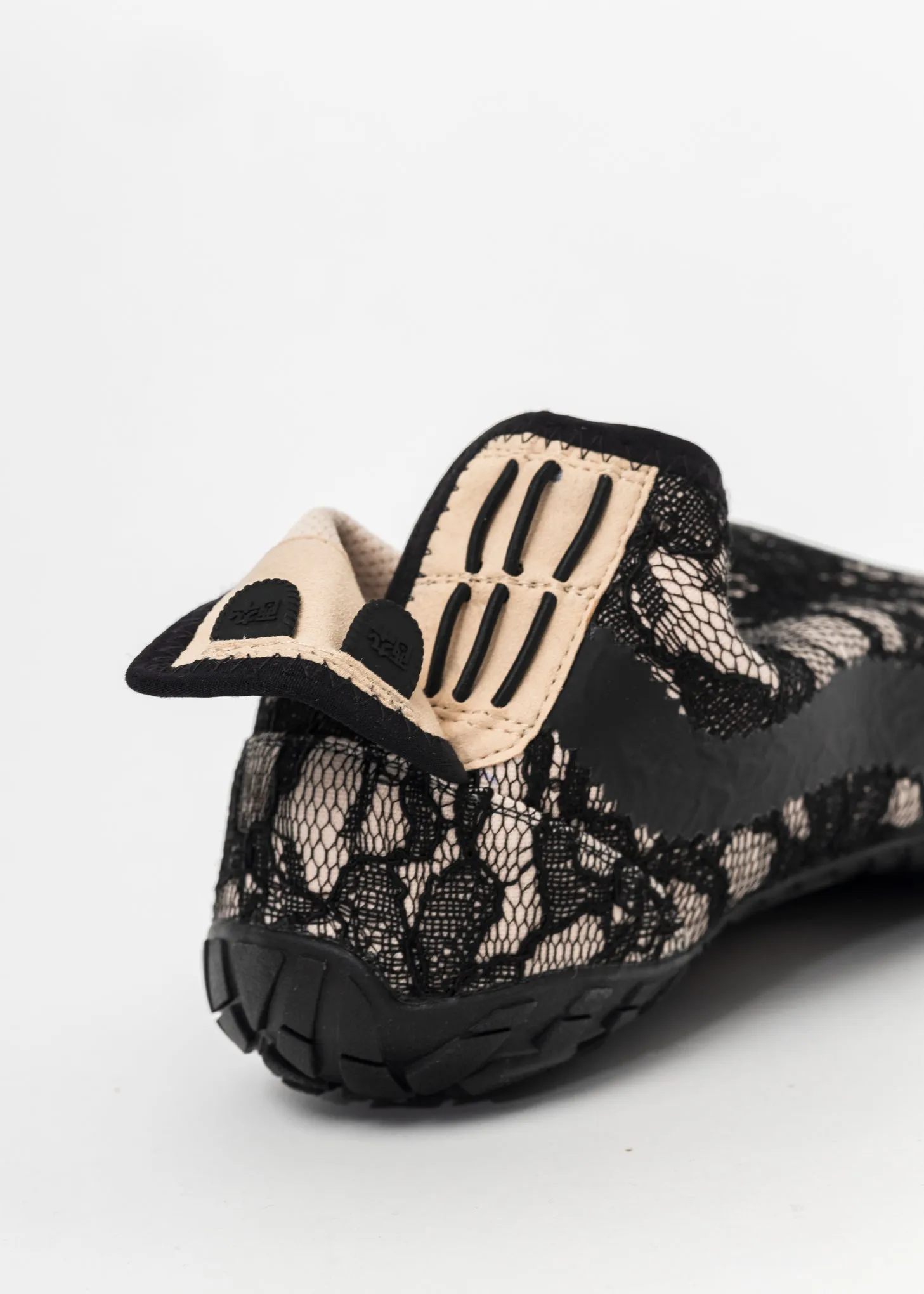 BEIGE LACE FIVE FINGERS