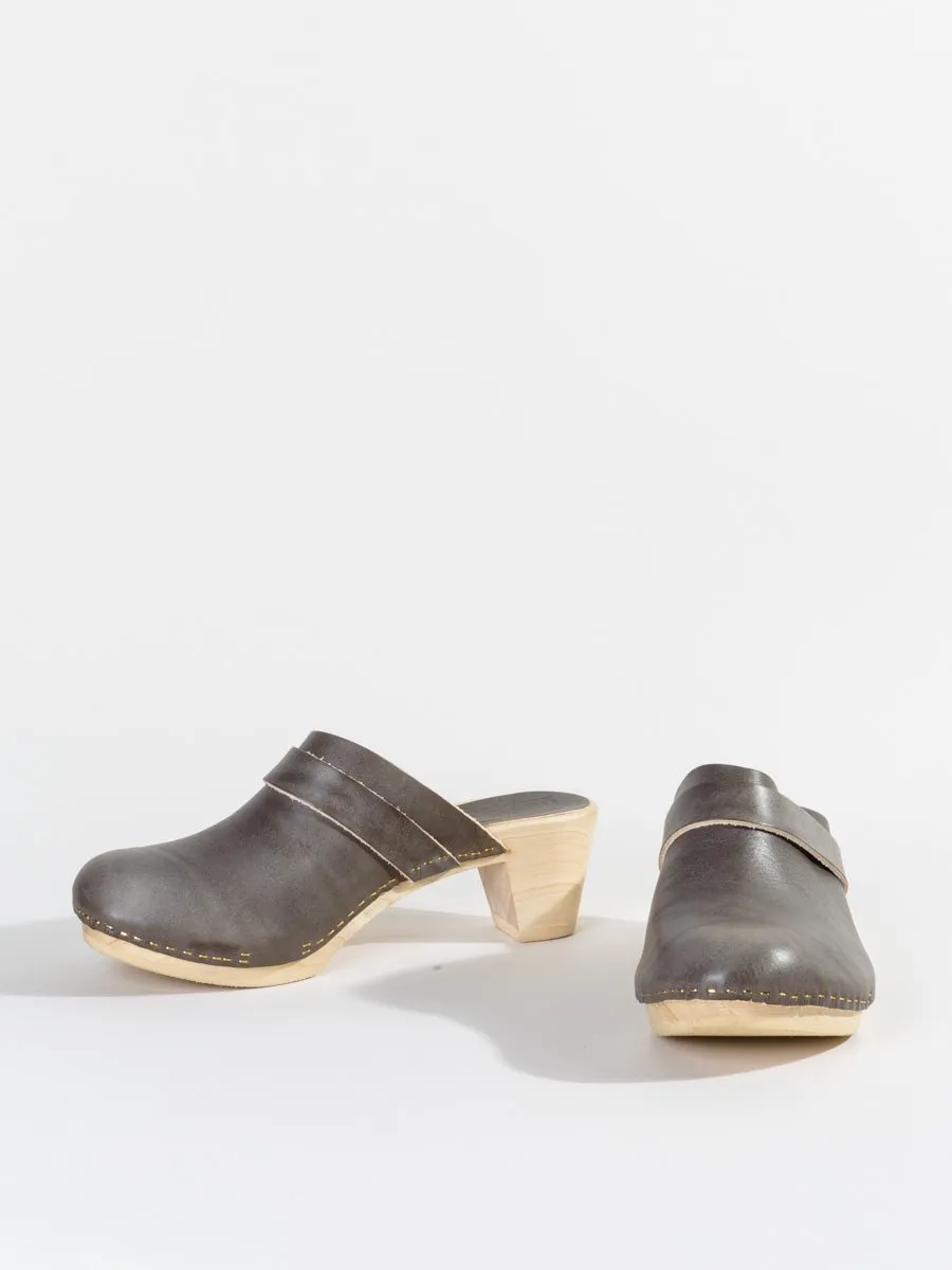 closed toe clog - kaki
