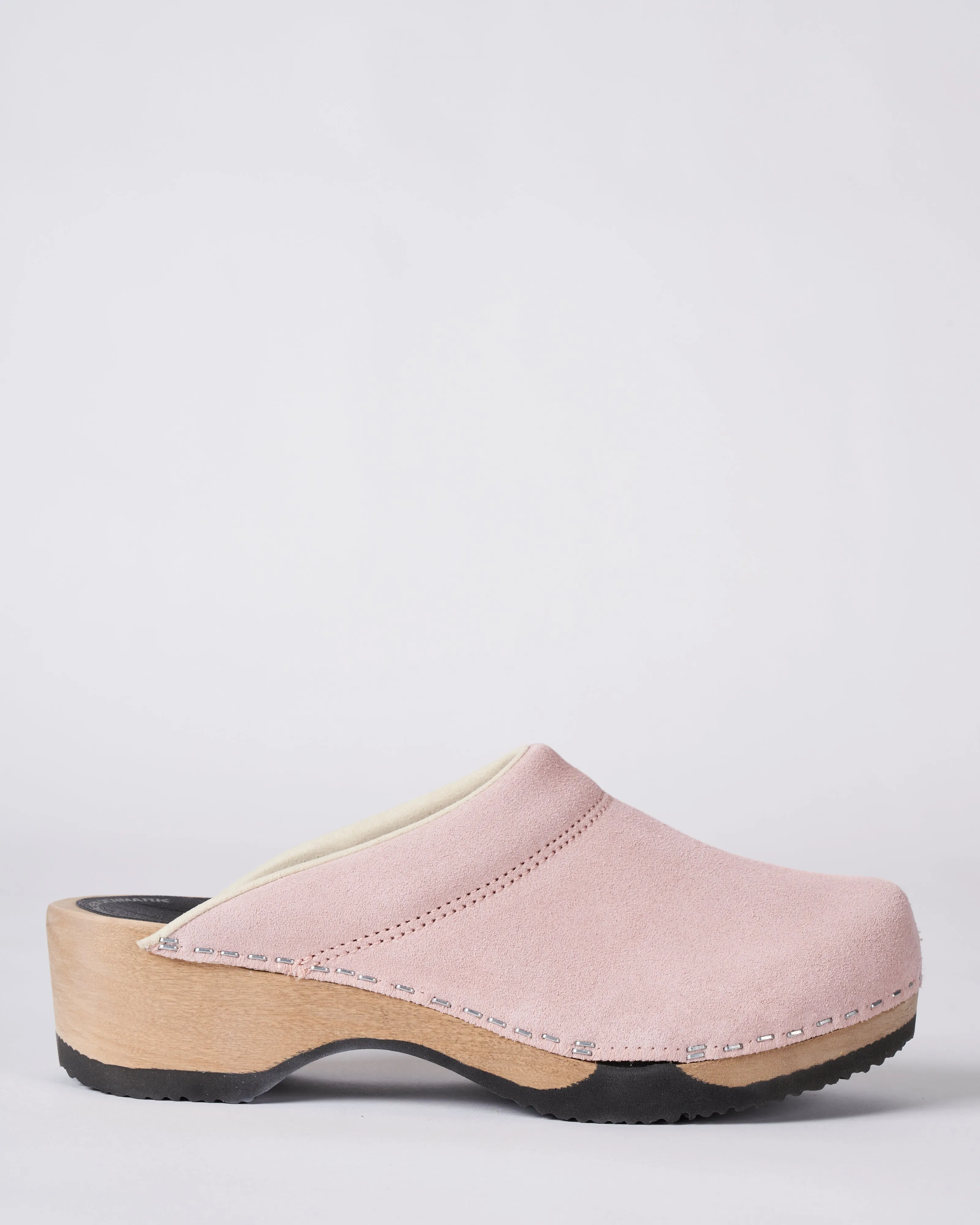 embla clog - salmon suede
