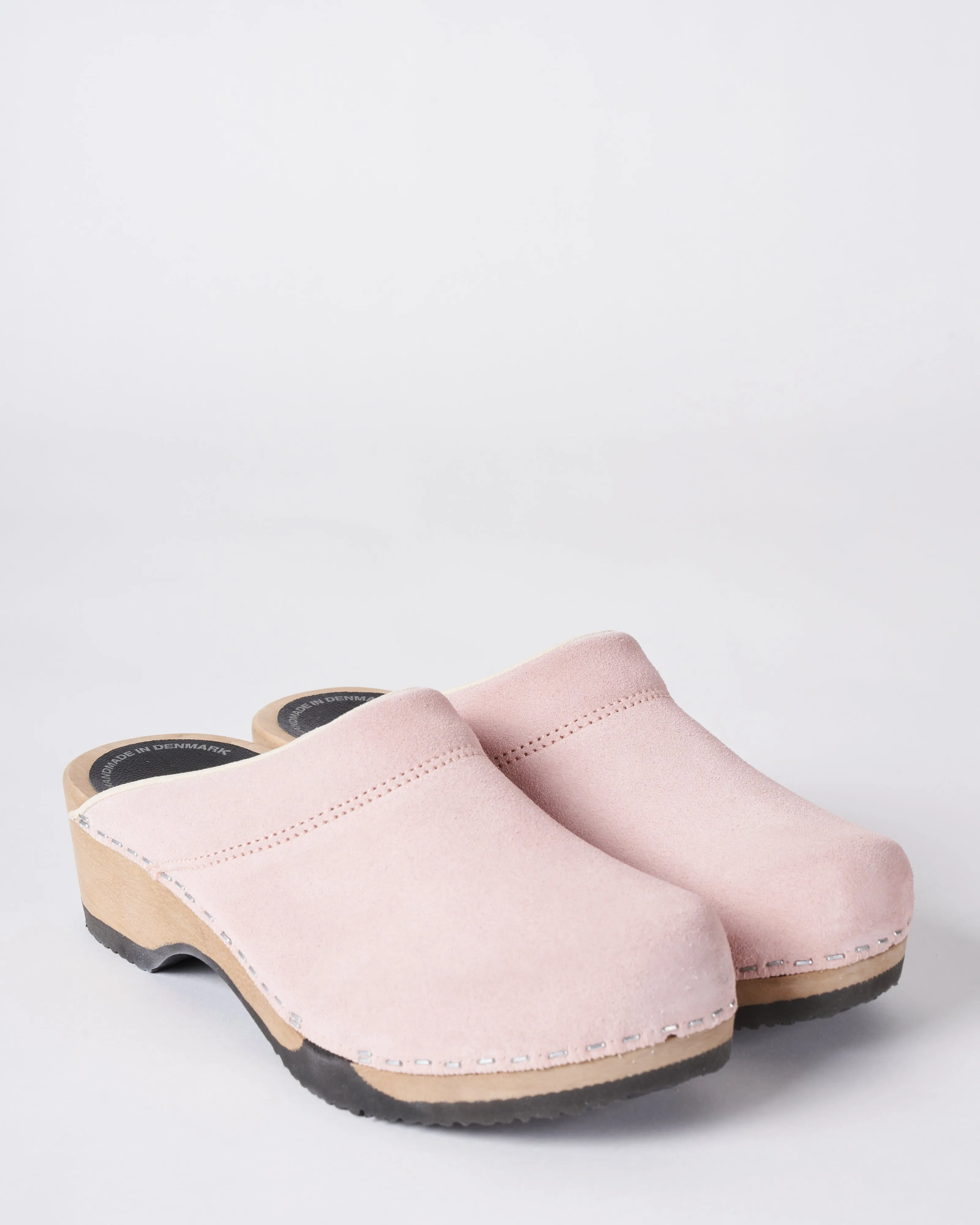 embla clog - salmon suede