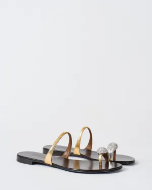 flat sandal w/ toe ring
